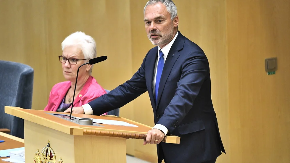 Utbildningspolitik. Jan Björklund var under sin tid som utbildningsminister en hängiven förespråkare av att återförstatliga den svenska skolan. 