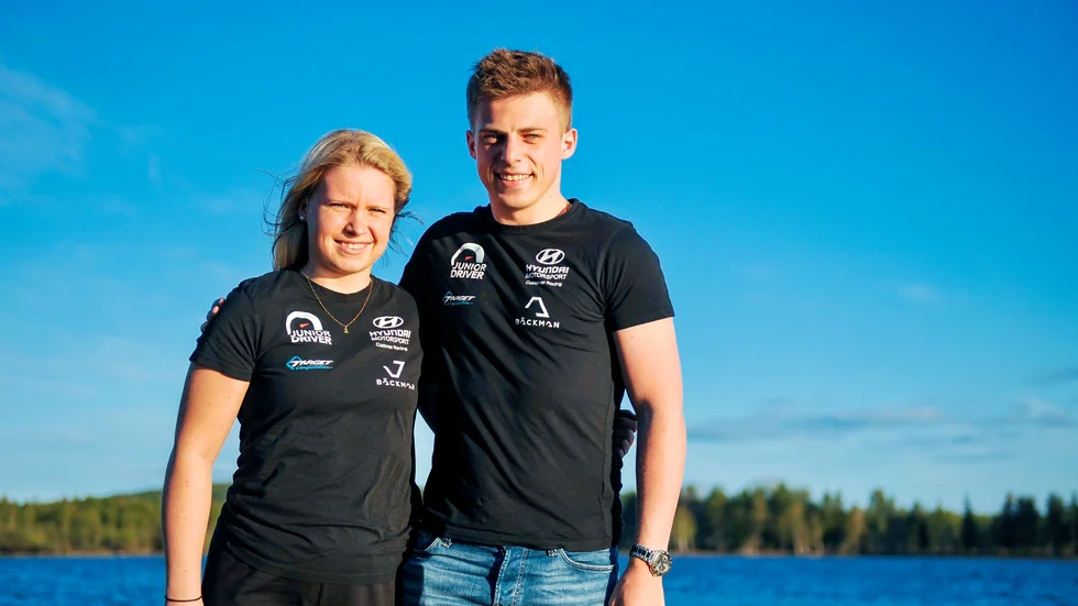 Jessica och Andreas Bäckman redo för premiären av TCR Europe. I framtiden vill de köra i VM-serien. "Vårt mål är att ta oss dit till en full säsong", säger Andreas.