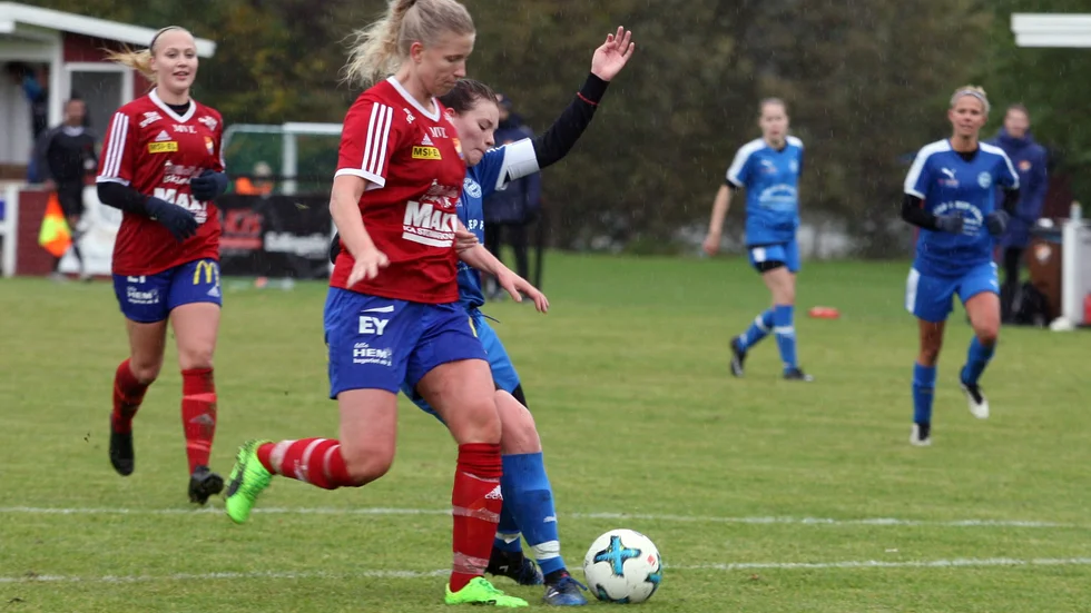 Johanna Nyberg, här i en match mot Lotorp hösten 2016, är tillbaka i Boren och efter en bra match i B-laget i söndags är hon nu redo för hemmapremiär i division 2, mot Lindö på söndagskvällen.