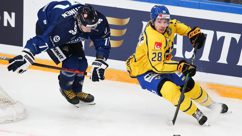 Jesper Frödén fick sätta sitt första landslagsmål i drabbningen mot Finland.