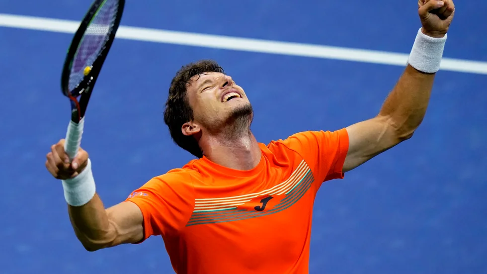 Det tog fyra timmar och åtta minuter för Pablo Carreno Bust, 29, att besegra Denis Shapovalov, 21.