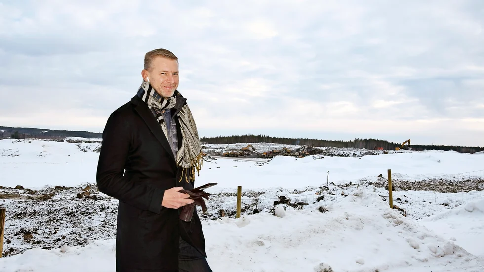 "Vi hade trott att efterfrågan på elbatterier skulle stegras stegvis under tio år men utvecklingen har accelererat mycket snabbare", säger Peter Carlsson.
