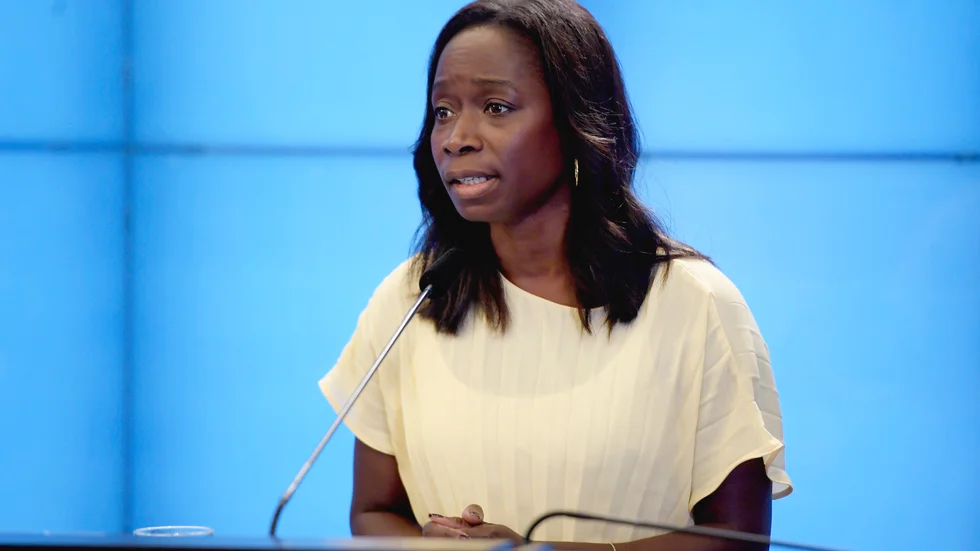 Liberalernas partiledare Nyamko Sabuni presenterar budgetsatsningar på skolan.