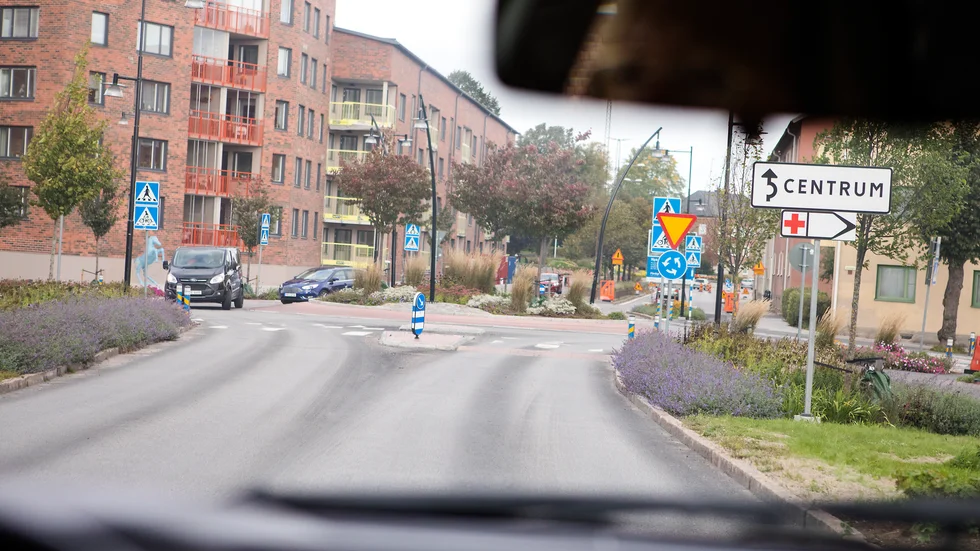 I vår stad är det bara gasa och bromsa som gäller på grund av alla dessa gupp och hopp. Skriver insändarskribenten.