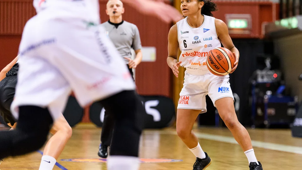 Felicia Ponturo har förlängt sitt kontrakt med Luleå Basket.