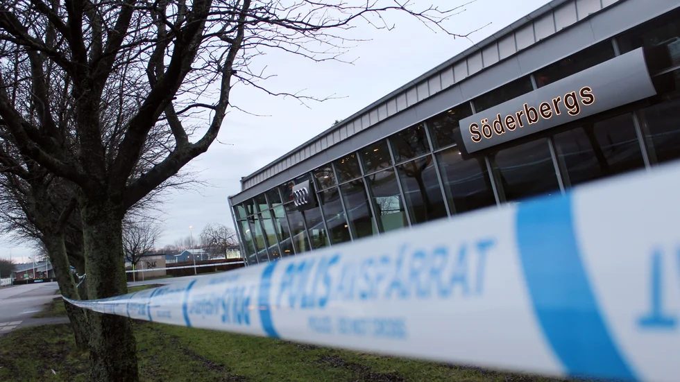 Området kring Söderbergs Bil i Norrköping var under torsdagen avspärrat på grund av en bilbrand under natten.