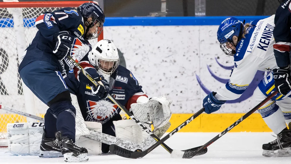 Målvaktslöftet Ebba Svensson Träff gjorde SDHL-debut när LHC vann mot Leksand.