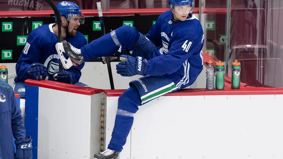 Vancouvers Elias Pettersson får spela på lagets hemmaarena i British Columbia när NHL-säsongen drar i gång nästa vecka. Arkivbild.