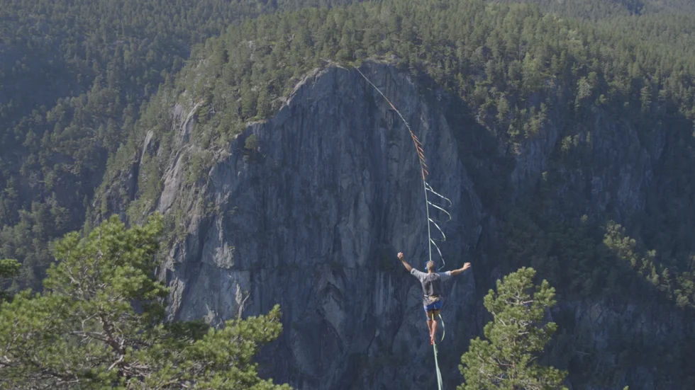 En 380 meter lång highline över Suldalsporten i Norge 2019. 