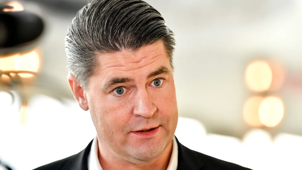 SD:s ekonomiskpolitiske talesperson Oscar Sjöstedt tycker att regeringen, C och L prioriterat fel i budgeten.