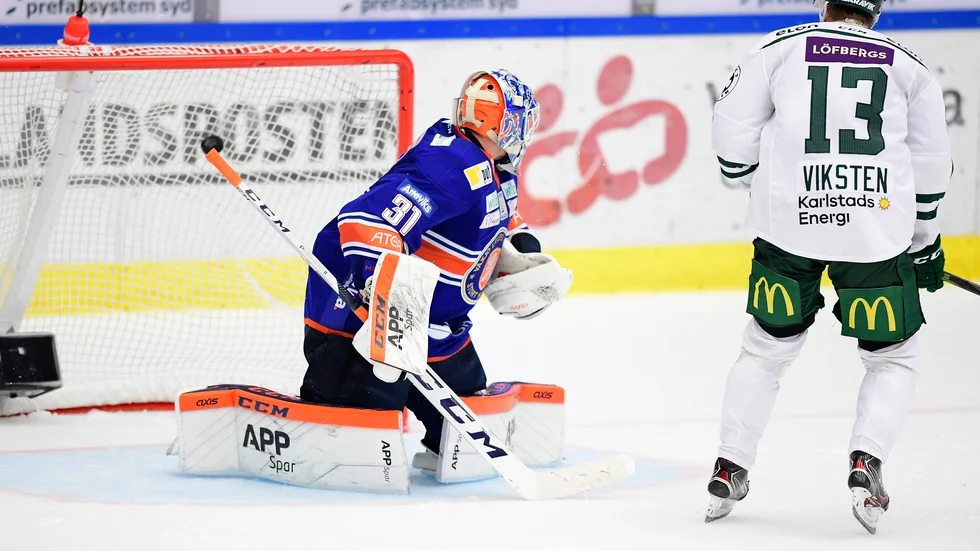 Färjestads Daniel Viksten avgjorde straffläggningen mot Växjö.
