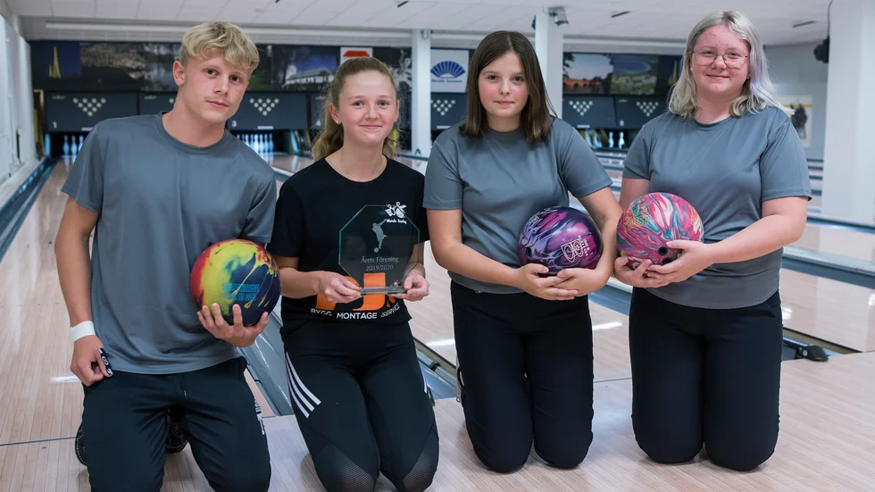 Theo Westerlund, Mary Pettersson, Felicia Jonsson och Emilia Zune-Kiiskinen är fyra av ungdomsspelarna som bidragit till att Team Baltzar och Motala BF blivit utsedda till Årets bowlingförening i Östergötland. 