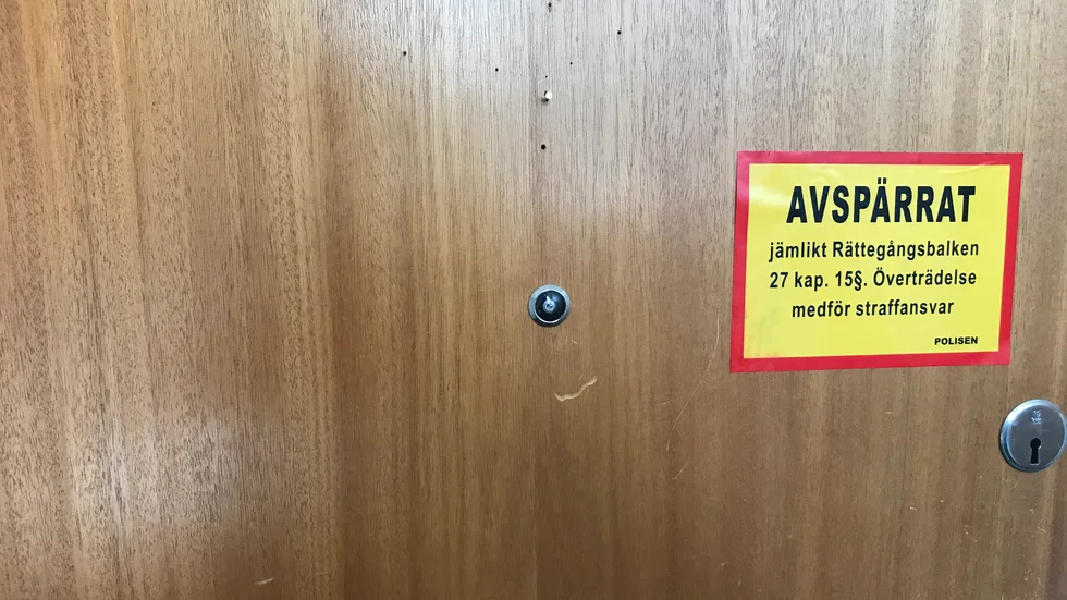 Lägenheten där mannen hittades död den 15 augusti spärrades av. 