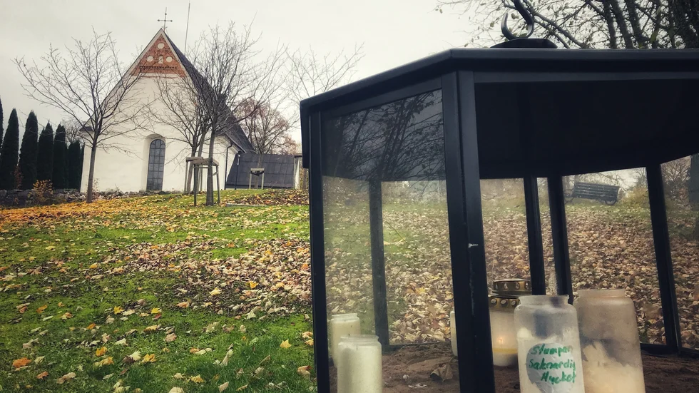"Det brukar vara mycket folk som kommer till minnesgudstjänster i Skutskär och Älvkarleby kyrka, betydligt färre i Marma kyrka", säger prästen Peter Stjerndorff. 