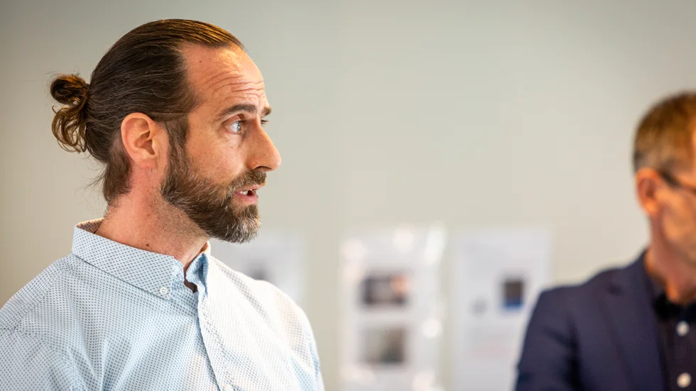 "Jag kan inte nog understryka hur mycket förstålse vi har för de som måste flytta. Men det är på goda grunder vi har landat i detta beslut" säger Kristoffer Strehlenert, som är chef för hållbarhet och utveckling på Gotlandshem. 