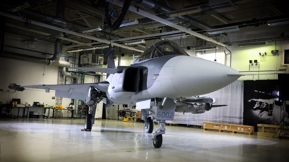 Saab har svårt att få fram delar till de nya Gripen-plan som monters i Linköping.