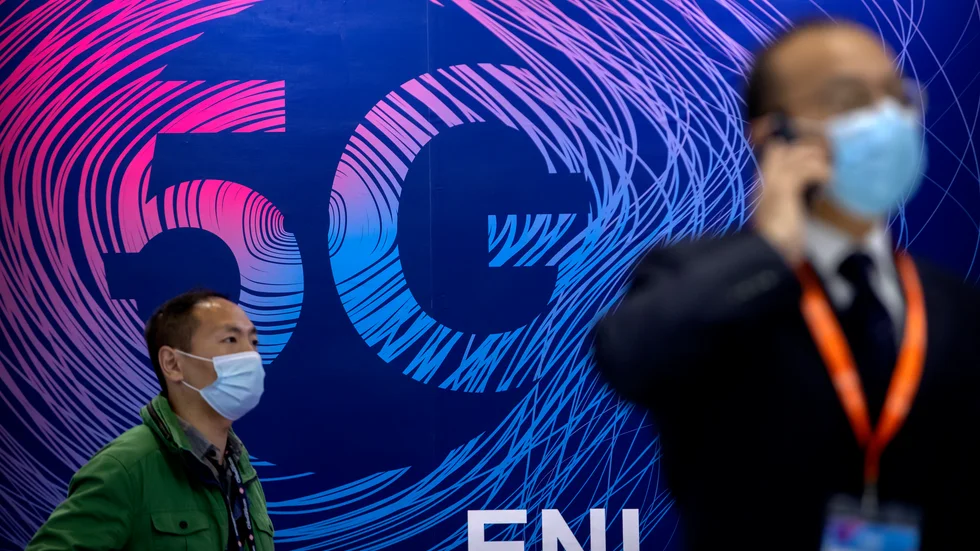 Reklam för 5G-teknik på en teknikmässa i Peking. Arkivbild.