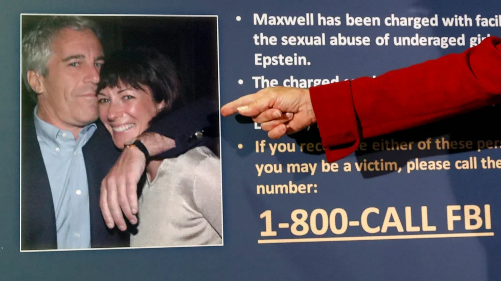 Ghislaine Maxwell och Jeffrey Epstein innan lagens långa arm grep in. Arkivbild.