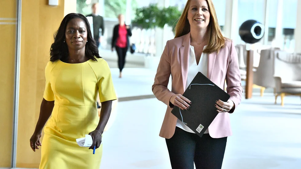 Samarbetet mellan Nyamko Sabuni (L) och Annie Lööf (C) förefaller spricka i sömmarna.