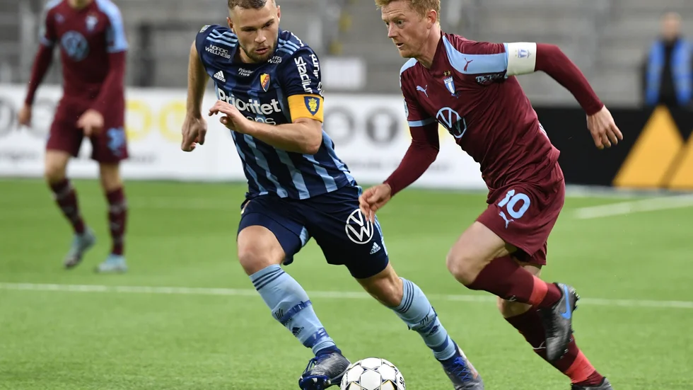 Djurgårdens Jesper Karlström mot Malmö FF:s Anders Christiansen.