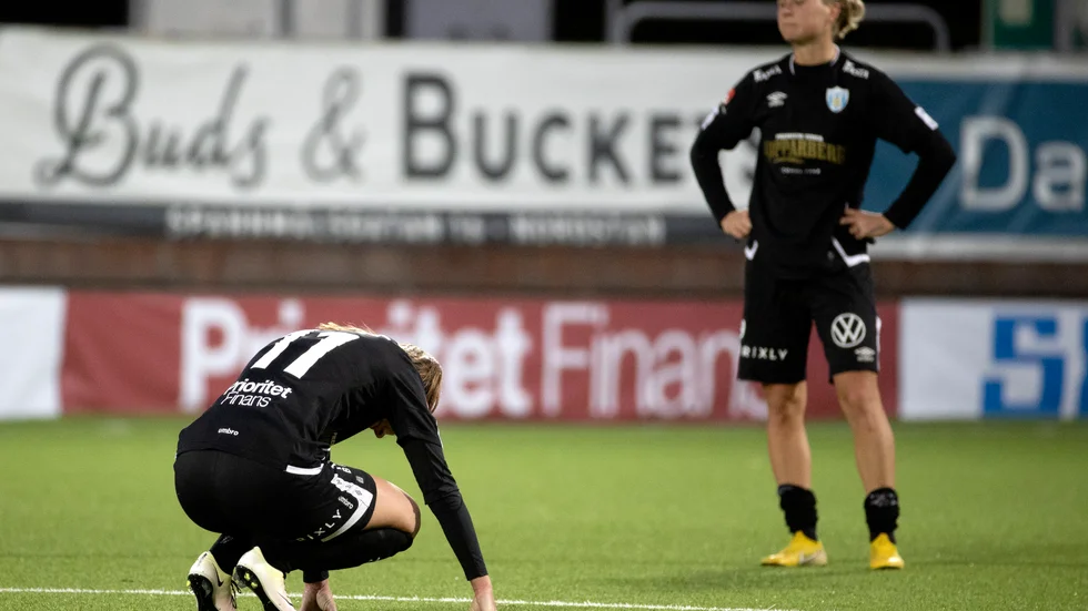 Göteborgs Pauline Hammarlund och Filippa Curmark deppar efter tappade poäng i guldstriden.