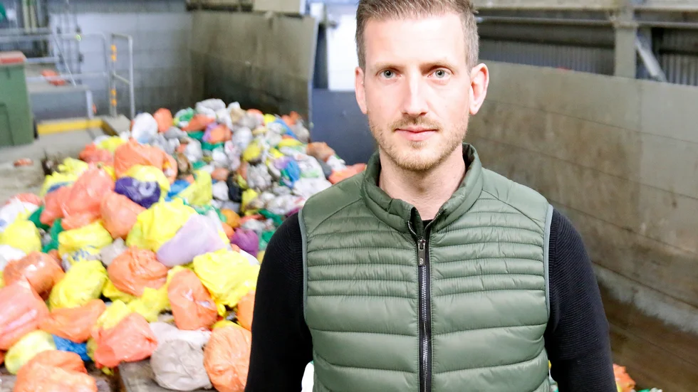 "Vi tar kritiken till oss och rättar nu till storleken på den svarta påsen", säger avfallschefen på Lilla Nyby, Kent Briby.