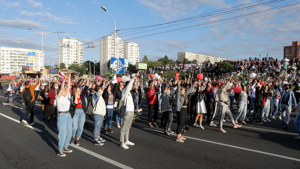 Massprotester i Minsk. Oroligheterna i landet kan leda till en flytt av ishockey-VM.