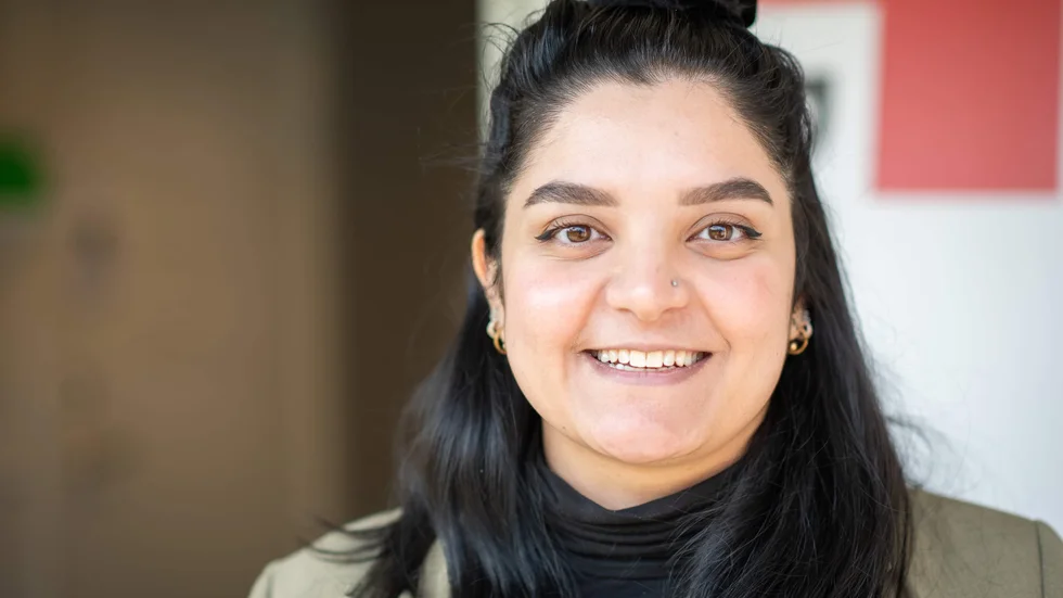 Jämlikhetskommissionen föreslår bland annat att det ska vidtas åtgärder för att öka anställningstryggheten, att alla kommuner ska erbjuda barnomsorg på obekväm arbetstid och att socialförsäkringarna ska stärkas, skriver Shiva Samadi.