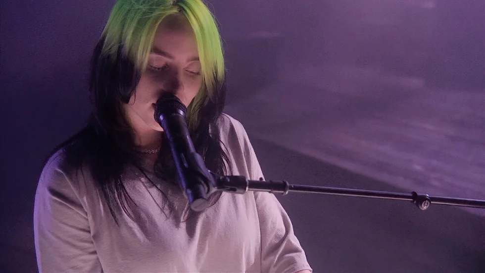 Billie Eilish framförde sin nya låt "My future" för första gången under Demokraternas partikonvent.
