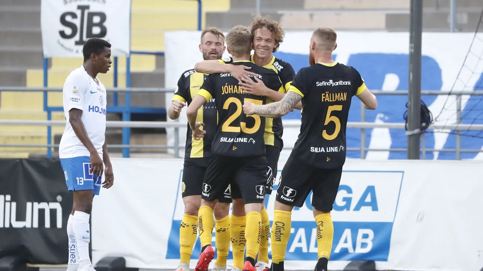 Kalle Björklund firar sitt första allsvenska mål.