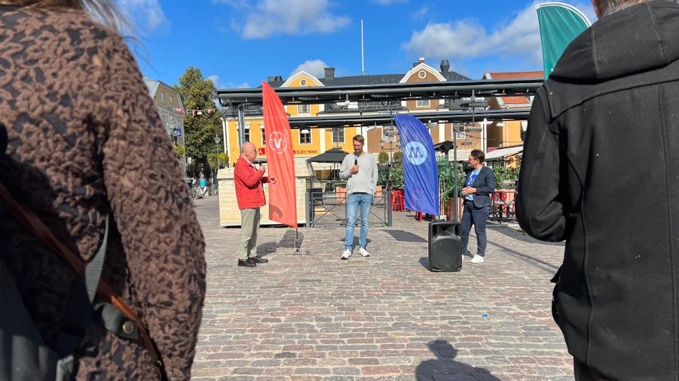 Trevlig ton och ett bra samtal, tyckte åhörarna när regionpolitikerna Emil Broberg (V) och Marie Morell (M) debatterade sjukvårdsfrågan under ledning av moderatorn Widar Andersson, som är politisk redaktör på Folkbladet.