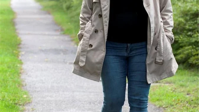 Johanna Bergman är beredd på en tuff utmaning: Gå ner tolv kilo på sex veckor med hjälp av hamburgare.