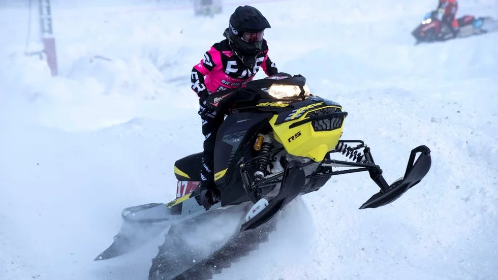 Elina Öhman fick en nytändning till skotercrossen efter att ha tävlat mot killar i vinter.