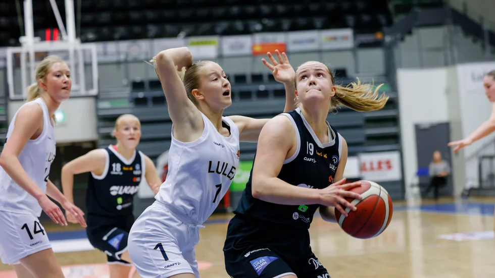 Signe Nordvik har inte bara haft en fin höst i serien – under jullovet fick hon chansen i U18-landslaget.
