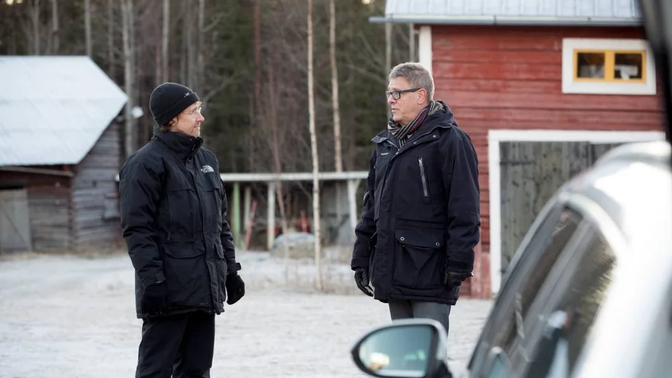 PT:s reporter Jan Westerberg (t.h.) kan för andra gången få det prestigefyllda Wendela-priset för reportageserien "Brottsplats Kalamark". På bilden ses också tv-producenten Martin Wanngård (t.v.) från inspelningen av Brottsjournalens specialavsnitt om kalamarksmordet. (Arkivbild)