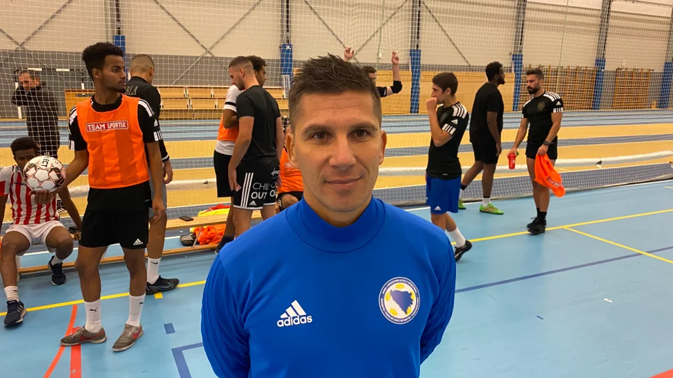 Slaven Novoselac är Dribblas nye tränare, med meriter från Bosniens landslag. Motalalaget har flera nyförvärv, men har tappat sin stjärna Venecius Rodrigues.