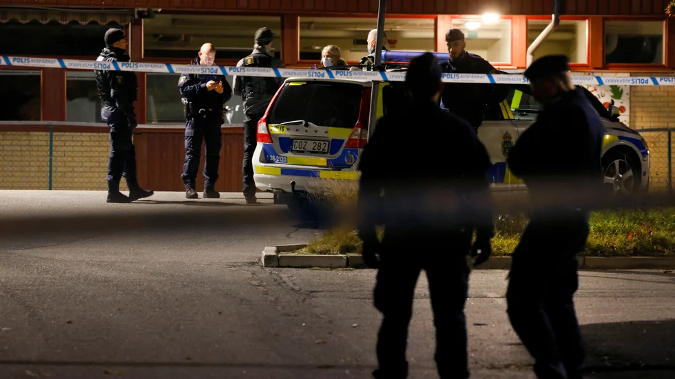 Fyra personer har gripits och anhållits misstänkta för mord efter gårdagens skjutning i Ronna i Södertälje. Arkivbild.