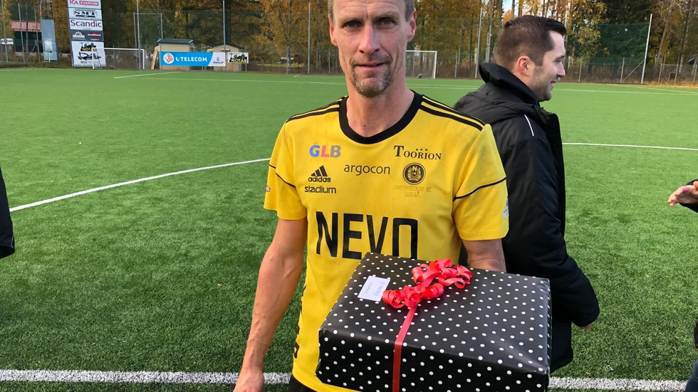 45-årige Magnus Johansson sänkte Storfors i Stora Coop-cupen, DM, med sina två mål i 3-0-matchen.