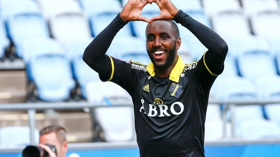 Banemannen. Henok Goitom gjorde livet surt för David Mitov Nilsson i IFK-målet.