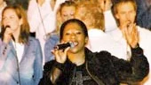 Glädjen när Gladys del Pilar och gospelkören sjöng gick det inte att ta miste på. Tyvärr var ljudet allt annat än bra.
FOTO: GUNNAR JOHANSSON
