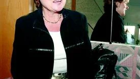 Tv-profilen Annika Hagström intervjuades i Baptistkyrkan. (Bilden är tagen vid ett annat besök i Finspångs kommun). 
FOTO: TITTI OLOVSSON