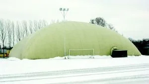 Nu säljer kommunen tältet vid Bollis till någon hugad spekulant. Ersätter gör en gräsmatta och fotbollsplan för Sylvia.
FOTO: MADELEINE TUOMI