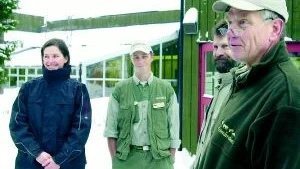 Igår berättade de om att det fötts en liten noshörning på Kolmårdens Djurpark. På bilden: Anita Ekman, distriktsveterinär, Jörgen Gustafsson, djurskötare, Mats Amundin, zoolog och Bengt Röken, chefveterinär.