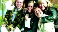 Den nya revyn på Kråkholmen har fått en flygande start, med tusentals såldabiljetter långt innan premiären! Här ses årets ensemble, med stående Pontus Helander och Carina Perenkranz och sittande från vänster Sven von Essen, Maria Olofsson och Mattias Carlsson.
FOTO: ANITA KJELLBERG