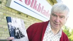 Allan Hall, pensionerad sportjournalist, minns sina år på barnhem i början av 40-talet. Det har blivit till en bok.
FOTO: ROBERT SVENSSON