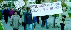 Tusen i demonstration: 
Nu menar vi allvar