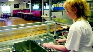 Det är fortfarande inte klart vad som ska hända med den här matsalen eller dagcentralen på Högby. Socialnämnden återremitterade ärendet på sitt senaste sammanträde. Bilden är från ett tidigare tillfälle.