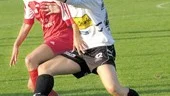 Cupfinal på Skärblacka IP. Men Stina Poikelas (i rött) Blacka lyckades inte skrälla mot Carolina Kristenssons allsvenska Kenty. Linköpings-laget vann med 94.
FOTO: JANNE FORSBY