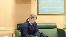 Alexandra Willander skickades från vårdcentralen i Hageby till akuten. Där satt hon åtskilliga timmar i väntan på undersökning.
FOTO: ANITA KJELLBERG