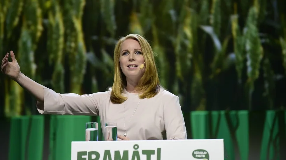 Annie Lööf (C) besökte Piteå igår. Det är tydligt att Centerpartiet och Socialdemokraterna har mer gemensamt än de själva vill ge sken av.